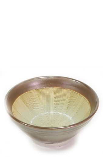 El suribachi es un mortero de cerámica que se utiliza con un surikogi de madera para triturar semillas. Muy práctico para preparar gomasio.